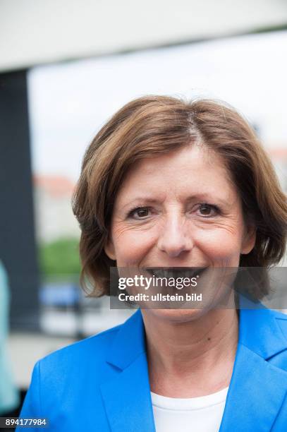 Berlin, , Ministerpräsidentin Malu Dreyer auf einer Dachterrasse der Landesvertretung Rheinland Pfalz in Berlin