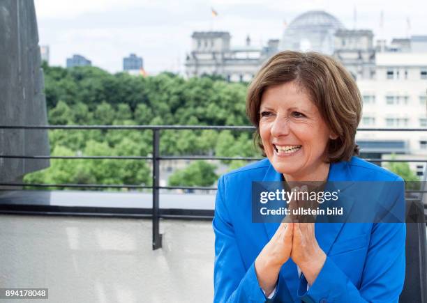 Berlin, , Ministerpräsidentin Malu Dreyer auf einer Dachterrasse der Landesvertretung Rheinland Pfalz in Berlin
