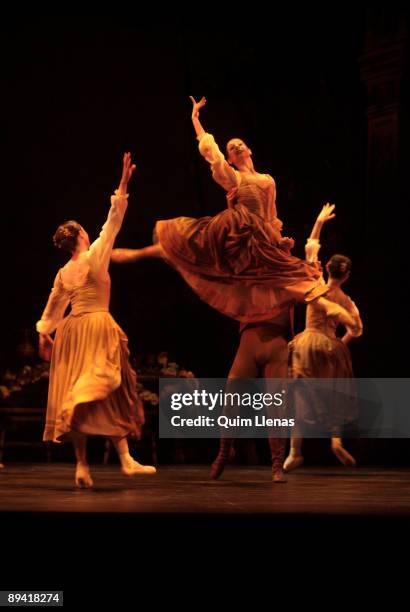 April 2006. Madrid . Dress rehearsal at Royal Theatre of the ballet 'Swan Lake', by Tchaikovski, by the 'English National Ballet' company, with...