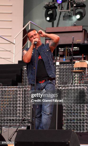 June 17, 2006. Vicente Calderon Stadium, Madrid . 40th Anniversary of the 40 Principales. Number 1 Concert Seguridad Social in concert. In the image,...