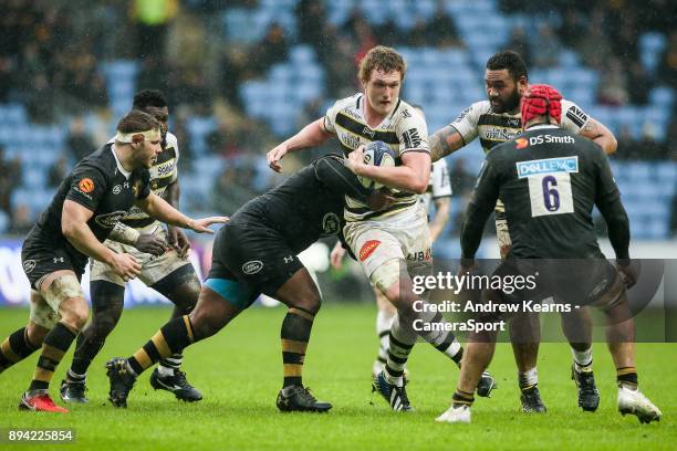 La Rochelle's Thomas Jolmes breaks during the European Rugby Champions Cup match between Wasps and La Rochelle at Ricoh Arena on December 17, 2017 in...