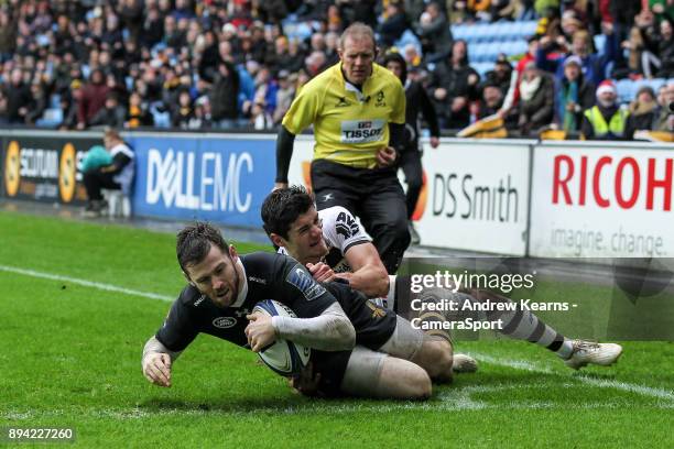 Wasps' Elliot Daly scoring their second try during the European Rugby Champions Cup match between Wasps and La Rochelle at Ricoh Arena on December...