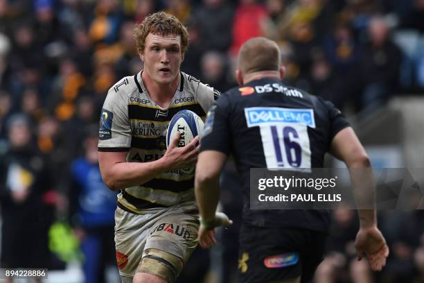 La Rochelle's French lock Thomas Jolmes makes a break during the European Rugby Champions Cup pool 1 rugby union match between Wasps and La Rochelle...