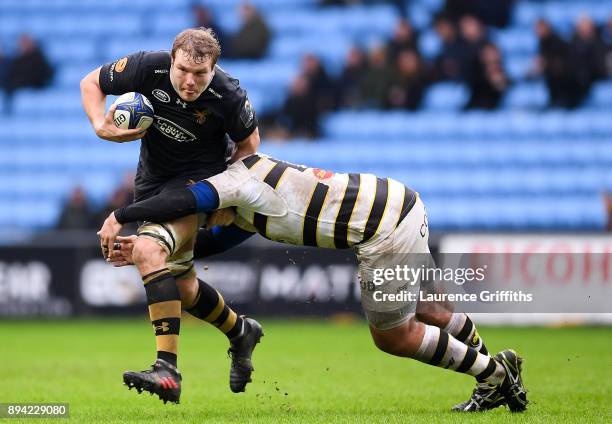 Joe Launchbury of Wasps is tackled during the European Rugby Champions Cup match between Wasps and La Rochelle at Ricoh Arena on December 17, 2017 in...