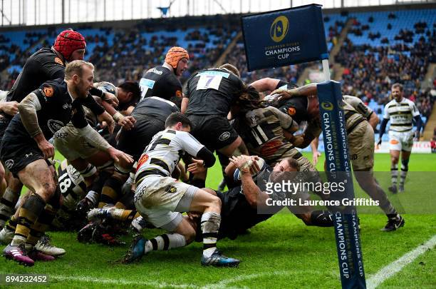Tom Cruse of Wasps dives over the line to score a try during the European Rugby Champions Cup match between Wasps and La Rochelle at Ricoh Arena on...
