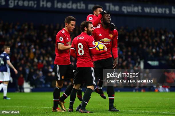 Opening goalscorer Romelu Lukaku of Manchester United celebrates with teammates Juan Mata, Jesse Lingard and Ander Herrera during the Premier League...