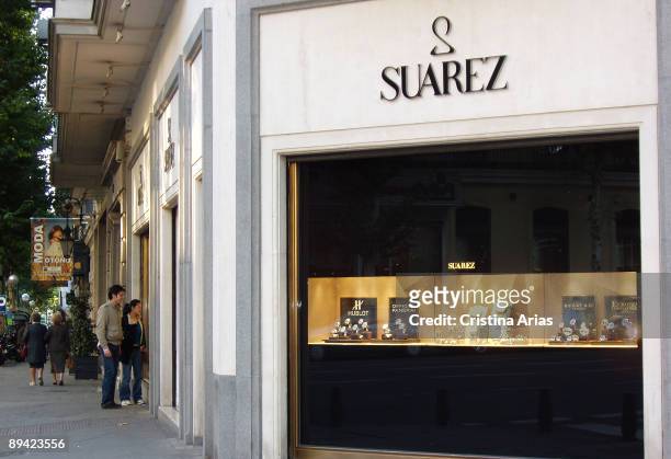 Luxury shops in Barrio de Salamanca. Madrid. Shopping. Suarez jewellers.