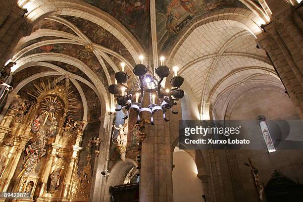 cathedral of mondonedo (lugo). interior of the cathedral,built in the xiii century in gothic style. - mondonedo stock pictures, royalty-free photos & images