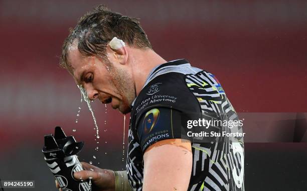 Alun Wyn Jones of the Ospreys pours water over his head during the European Rugby Champions Cup match between Ospreys and Northampton Saints at...