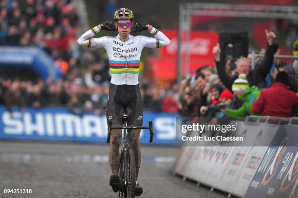 9th WC Namur 2017 Arrival / Wout VAN AERT / Celebration / / World Cup /