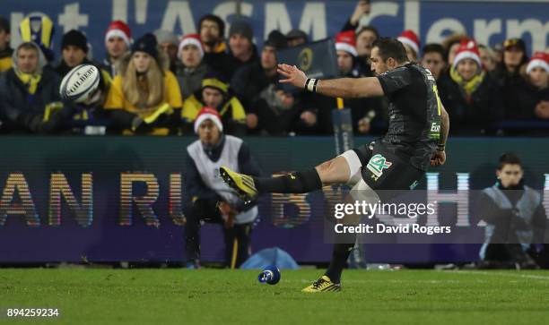 Scott Spedding of Clermont Auverne kicks a last minute match winning penalty during the European Rugby Champions Cup match between ASM Clermont...