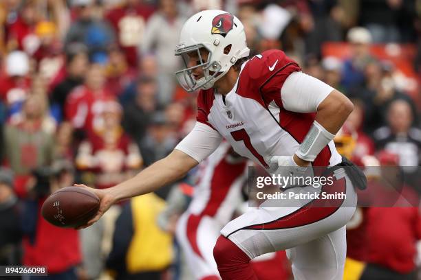 Quarterback Blaine Gabbert of the Arizona Cardinals hands the ball off in the first quarter against the Washington Redskins at FedEx Field on...