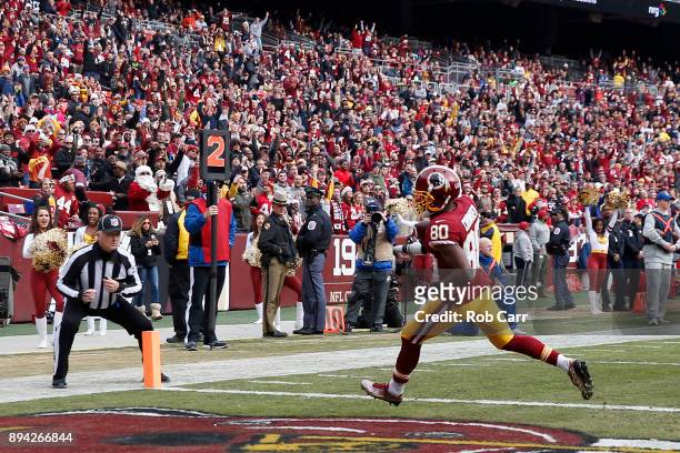 Wide receiver Jamison Crowder of the Washington Redskins makes a touchdown reception in the first quarter against the Arizona Cardinals at FedEx...