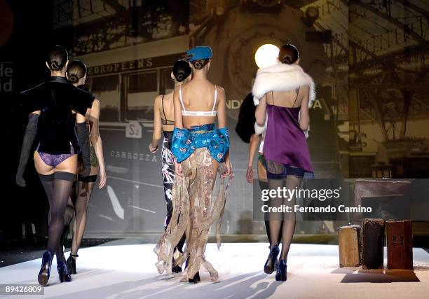 November 2006. IFEMA. Madrid, Spain. Cibeles Fashion Week. Andres Sarda's fashion show.