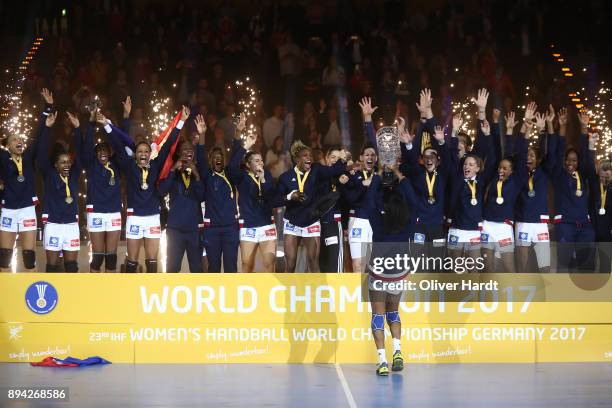 Siraba Dembele and the team of France celebrate with the trophy after the IHF Women's Handball World Championship final match between France and...
