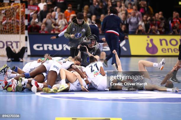 Team of France celebrate after the IHF Women's Handball World Championship final match between France and Norway at Barclaycard Arena on December 17,...