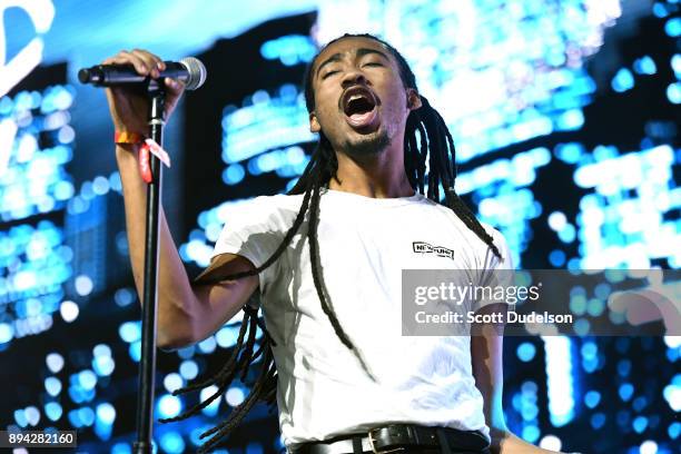 Topz Rapper 77 Topaz Jones Stock Photos, High-Res Pictures, and Images - Getty Images