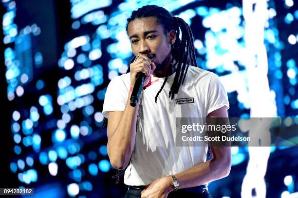 Topz Rapper 77 Topaz Jones Stock Photos, High-Res Pictures, and Images - Getty Images