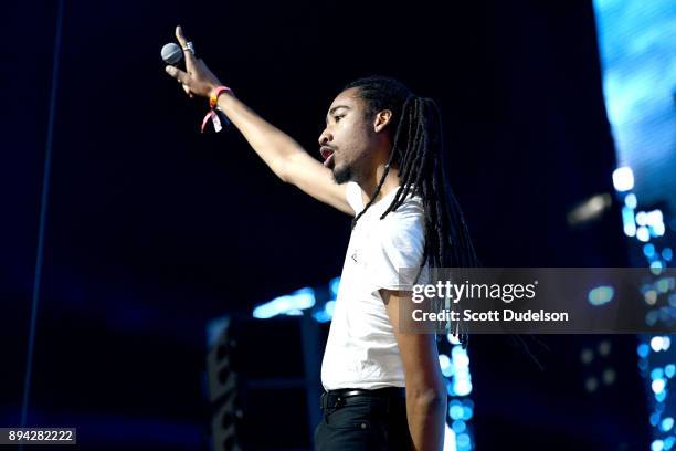 Topz Rapper 77 Topaz Jones Stock Photos, High-Res Pictures, and Images - Getty Images