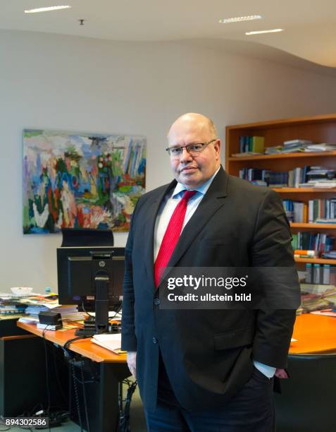 Berlin, , Peter Altmaier, Bundesminister für besondere Aufgaben und Chef des Bundeskanzleramts während eines Gesprächs in seinem Büro im...