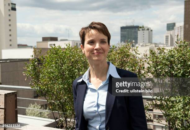 Berlin, , Pressekonferenz der AFD auf der Dachterrasse ihres Parteibüros, Frauke Petry