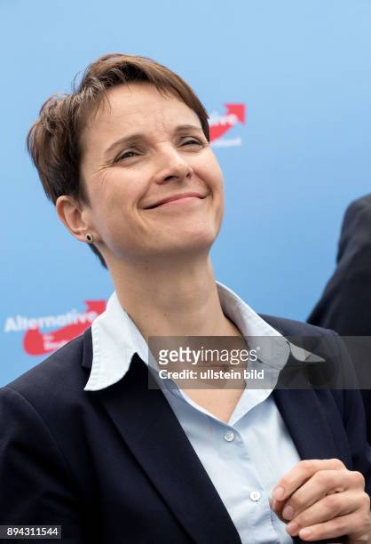 Berlin, , Pressekonferenz der AFD auf der Dachterrasse ihres Parteibüros, Frauke Petry