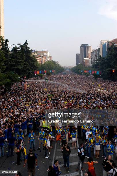 June 18, 2005. Madrid . 'Movistar' Carnival with Carlinhos Brown, brazilian singer in the Paseo de la Castellana, Madrid.