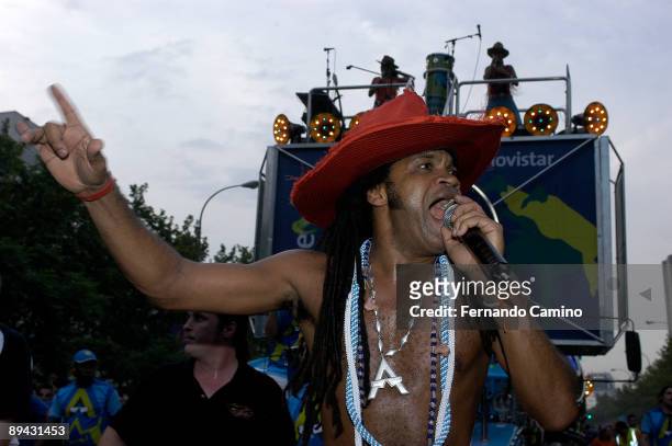 June 18, 2005. Madrid . 'Movistar' Carnival with Carlinhos Brown, brazilian singer in the Paseo de la Castellana, Madrid.