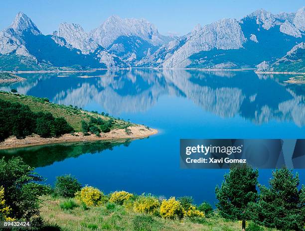 leon, castile and leon (spain). riano reservoir. - león province spain stock pictures, royalty-free photos & images