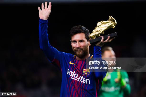 Lionel Messi of FC Barcelona holds the Golden Boot trophy ahead of the La Liga match between FC Barcelona and Deportivo La Coruna at Camp Nou on...