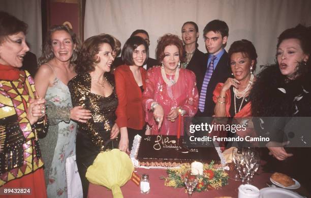 Birthday of Sara Montiel. Sara Montiel and their children Zeus and Thais celebrate their mother 's birthday accompanied by: Espearanza Roy, Flavia...