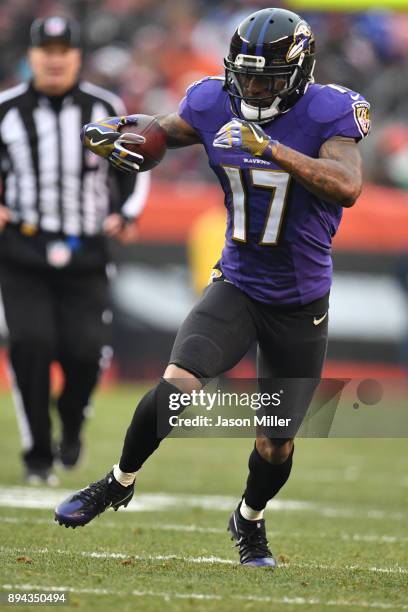 Mike Wallace of the Baltimore Ravens runs the ball in the third quarteragainst the Cleveland Browns at FirstEnergy Stadium on December 17, 2017 in...