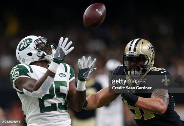 Elijah McGuire of the New Orleans Saints catches the ball as middle linebacker Manti Te'o of the New Orleans Saints defends during the second half of...