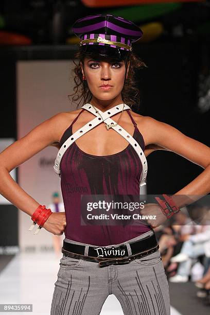 Model walks the runway wearing Divino by Daniel Hoyos during the second day of Colombia Moda 2009 at Plaza Mayor on July 28, 2009 in Medellin,...