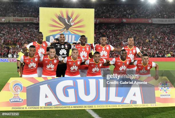 Players of Santa Fe pose for a team photo prior to the second leg match between Millonarios and Santa Fe as part of the Liga Aguila II 2017 Final at...