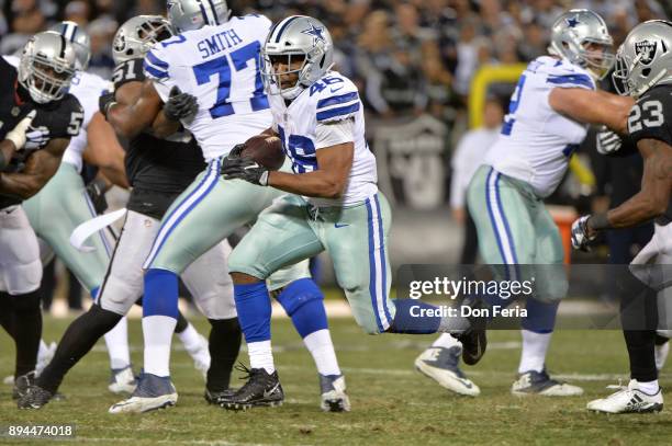 Alfred Morris of the Dallas Cowboys runs with the ball against the Oakland Raiders during their NFL game at Oakland-Alameda County Coliseum on...