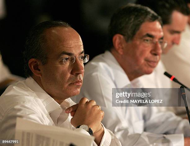 Mexican President Felipe Calderon and his Costa Rican counterpart Oscar Arias wait the beginning of the XI Presidential Summit of Mechanisms of...