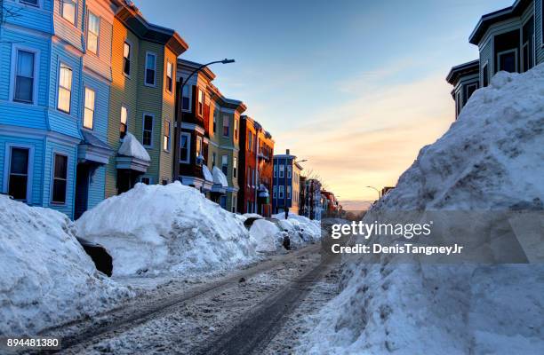 winter im stadtteil south boston (southie) von boston - noreaster stock-fotos und bilder