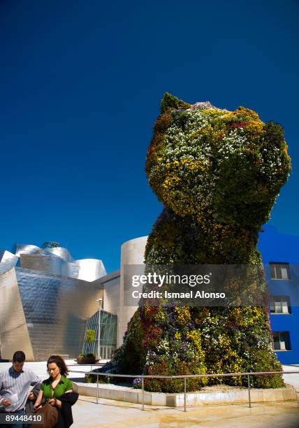 April 05, 2008. Bilbao, Biscay, Basque Country, Spain. 'Puppy' dog by Jeff Koons at the entrance of the Guggenheim Museum designed by Frank Gehry