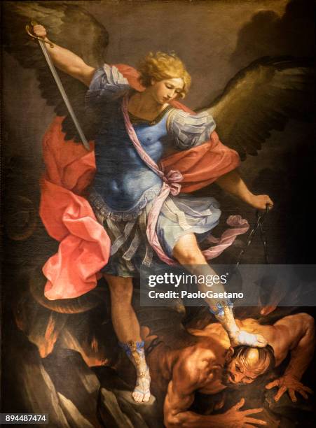 st. michael archangel - aartsengel stockfoto's en -beelden