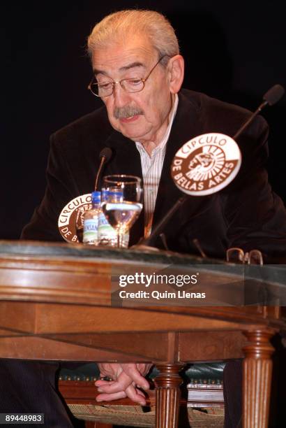 April 23, 2008. Madrid, Spain. After receiving the Cervantes Prize in the morning, the Argentine poet Juan Gelman met in the afternoon with a group...