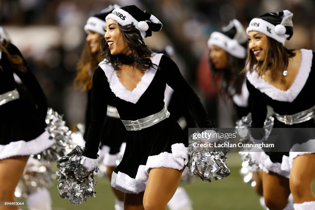 Dallas Cowboys v Oakland Raiders