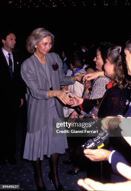 June 1988, Sydney, Australia. Official visits of the Kings of Spain Juan Carlos and Sofia to Australia. The Queen Sofia with spanish people.