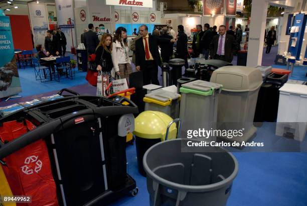 ESPAnA The Spanish Trade Show of the Professional Cleaning and Environmental Hygiene. Ecological buckets of garbage. Ifema.Madrid. 2008 .