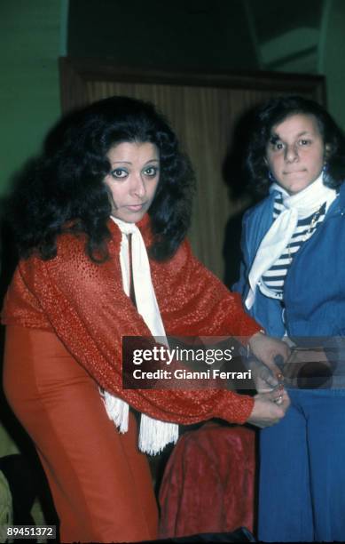 April 12, 1976. Madrid, Spain. Portrait of the flamenco singer Dolores Vargas 'La Terremoto' with her daughter.