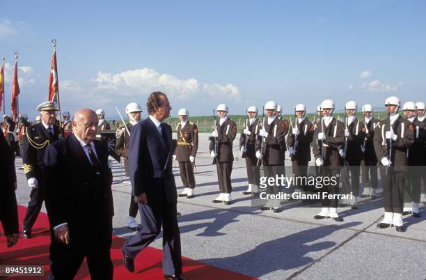 May 25, 1993. Istanbul, Turkey. Official visit of the King of Spain Juan Carlos and Sofia to Turkey. Arrival to the Kings at the airport received by...