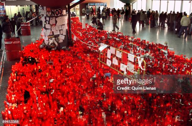 Tribute to the 11 - M victims The Atocha railway station lobby has become a inmense sanctuary in which thousands of citizens pays tribute to the...
