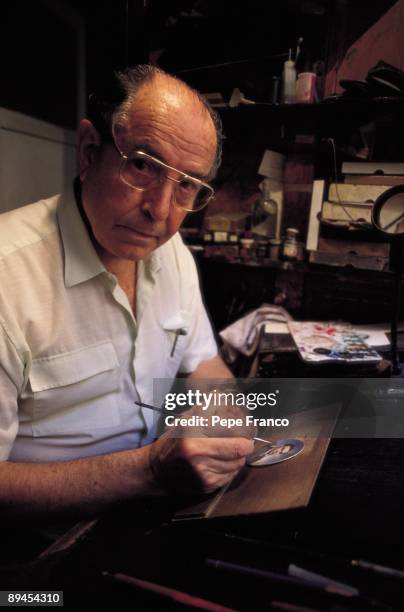 Artisan miniaturist Artisan miniaturist in his workshop