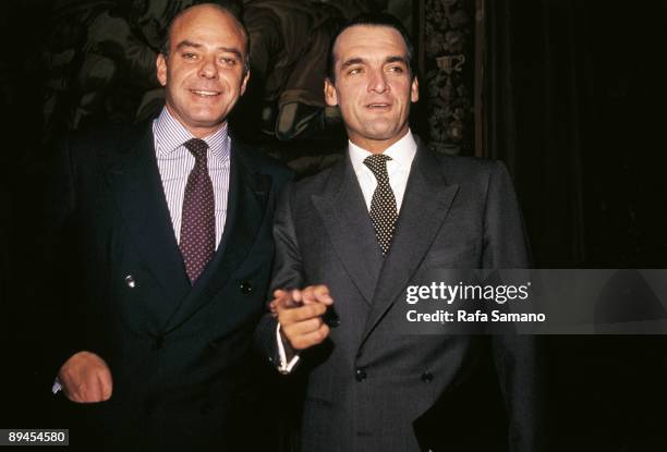 Juan Abello and Mario Conde in the Central and Banesto banks fussion meeting Both smile together and Mario Conde points out with a finger