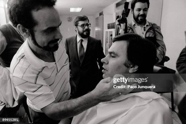 Felipe Gonzalez en RTVE The PSOE´s general secretary in the making up room of a TV set